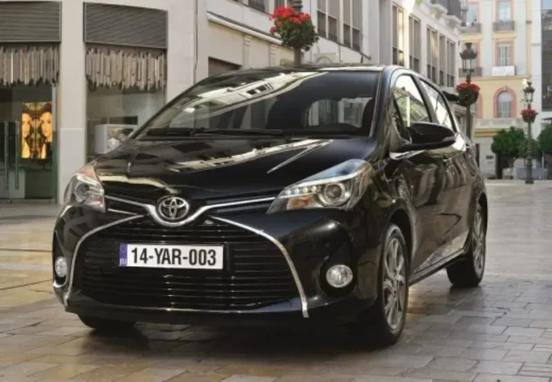 Usata Toyota Yaris Active 101 CV (74 kW) 2016 Bianco Utilitaria