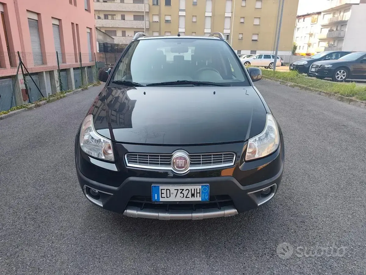 Usata Fiat Sedici 120 CV (88 kW) 2011 Nero SUV