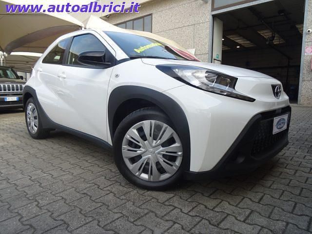 Pastello bianco Usata 2023 Toyota Aygo Active Due volumi | 13.800 € (Buon prezzo) - Immagine 1/4