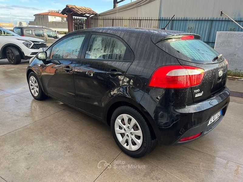 Usata Kia Rio 84 CV (61 kW) 2012 Nero Berlina