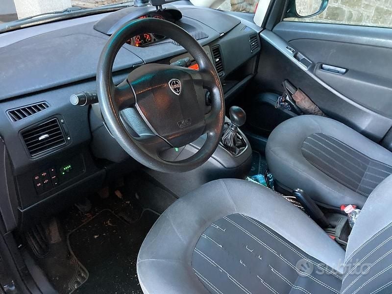 Usata Lancia Musa 77 CV (56 kW) 2012 Nero Monovolume