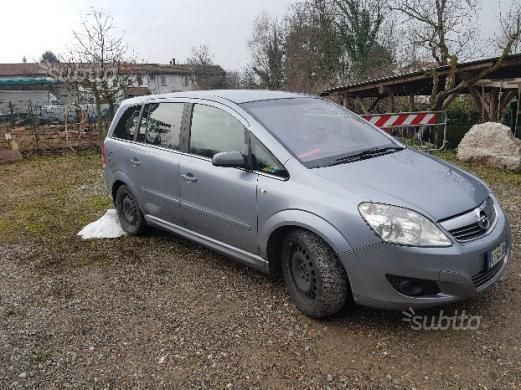 Opel zafira 2008 год