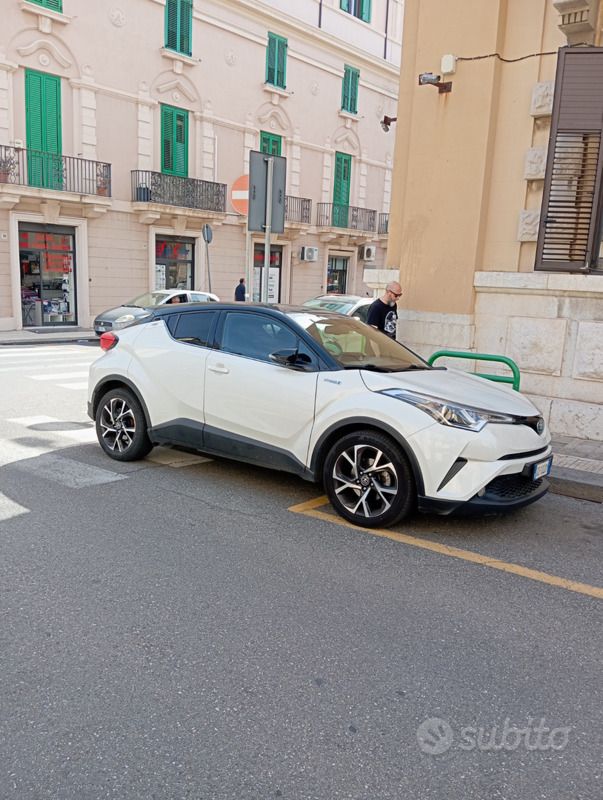 Usata Toyota C-HR 98 CV (72 kW) 2018 Bianco SUV