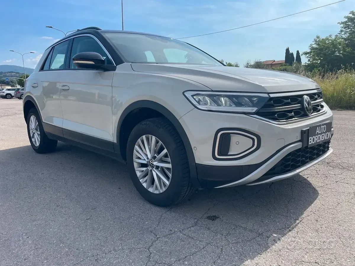 Usata VW T-Roc Style 110 CV (80 kW) 2024 Beige SUV