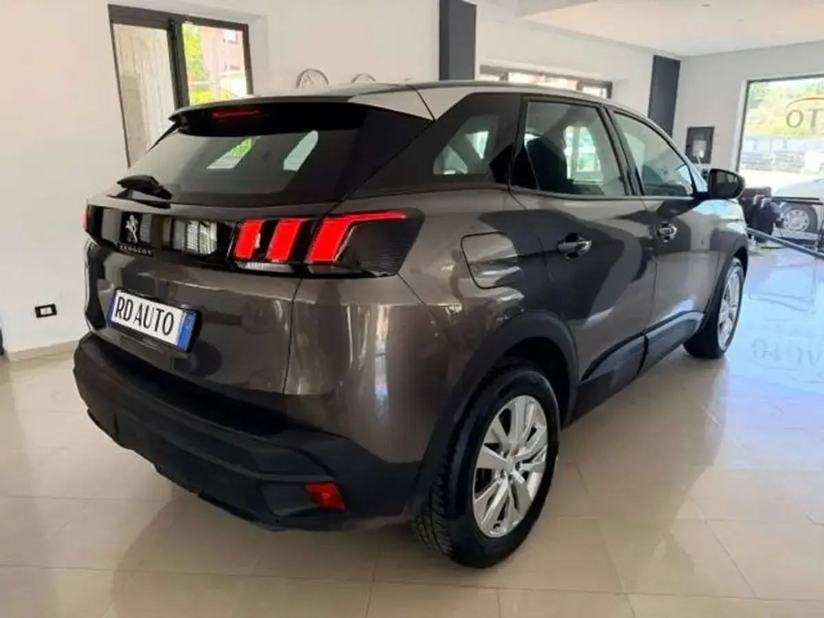 Usata Peugeot 3008 Active 131 CV (96 kW) 2023 Grigio SUV