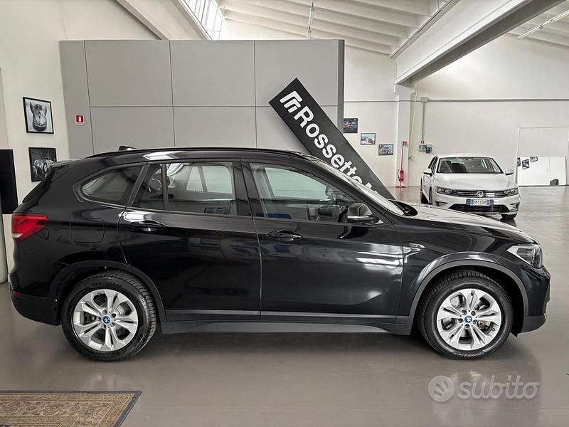 Käytetty BMW X1 Advantage 125 HP (91 kW) 2022 Musta Katumaasturi