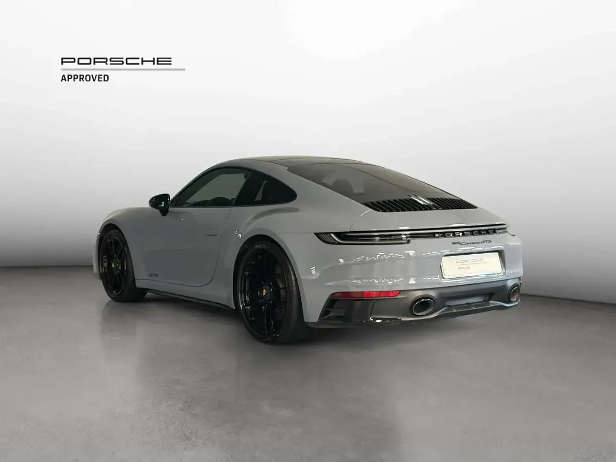 Usata Porsche 992 480 CV (353 kW) 2023 Grigio artico Coupé