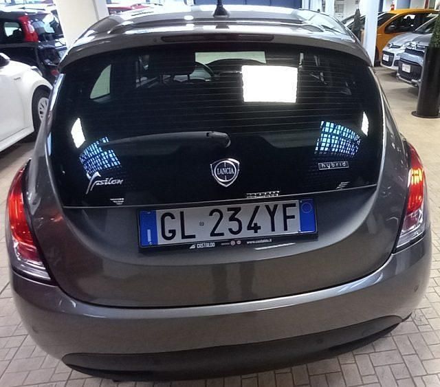 Usata Lancia Ypsilon Gold 69 CV (50 kW) 2022 Grigio Utilitaria