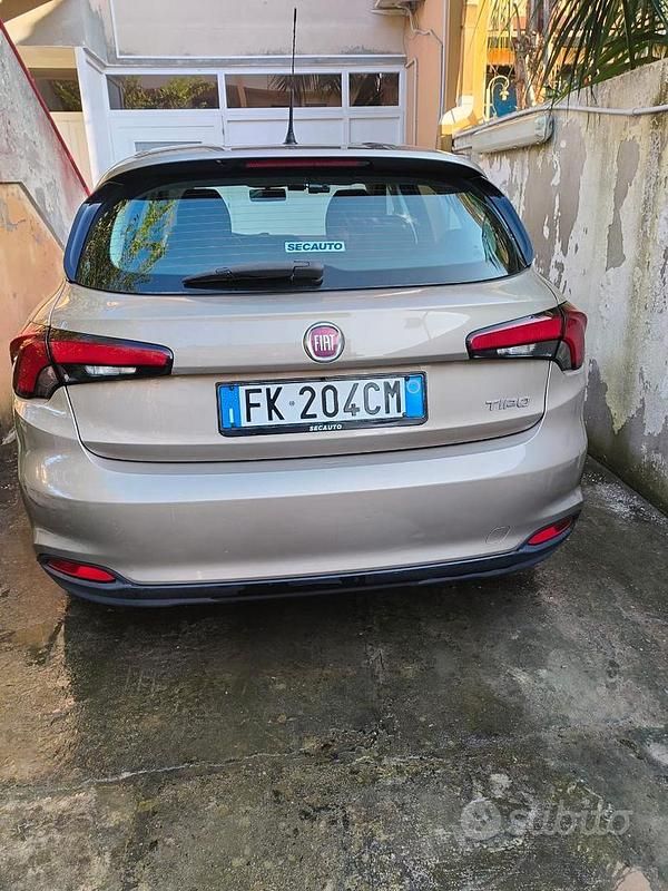 Usata Fiat Tipo Lounge 95 CV (69 kW) 2017 Grigio Utilitaria