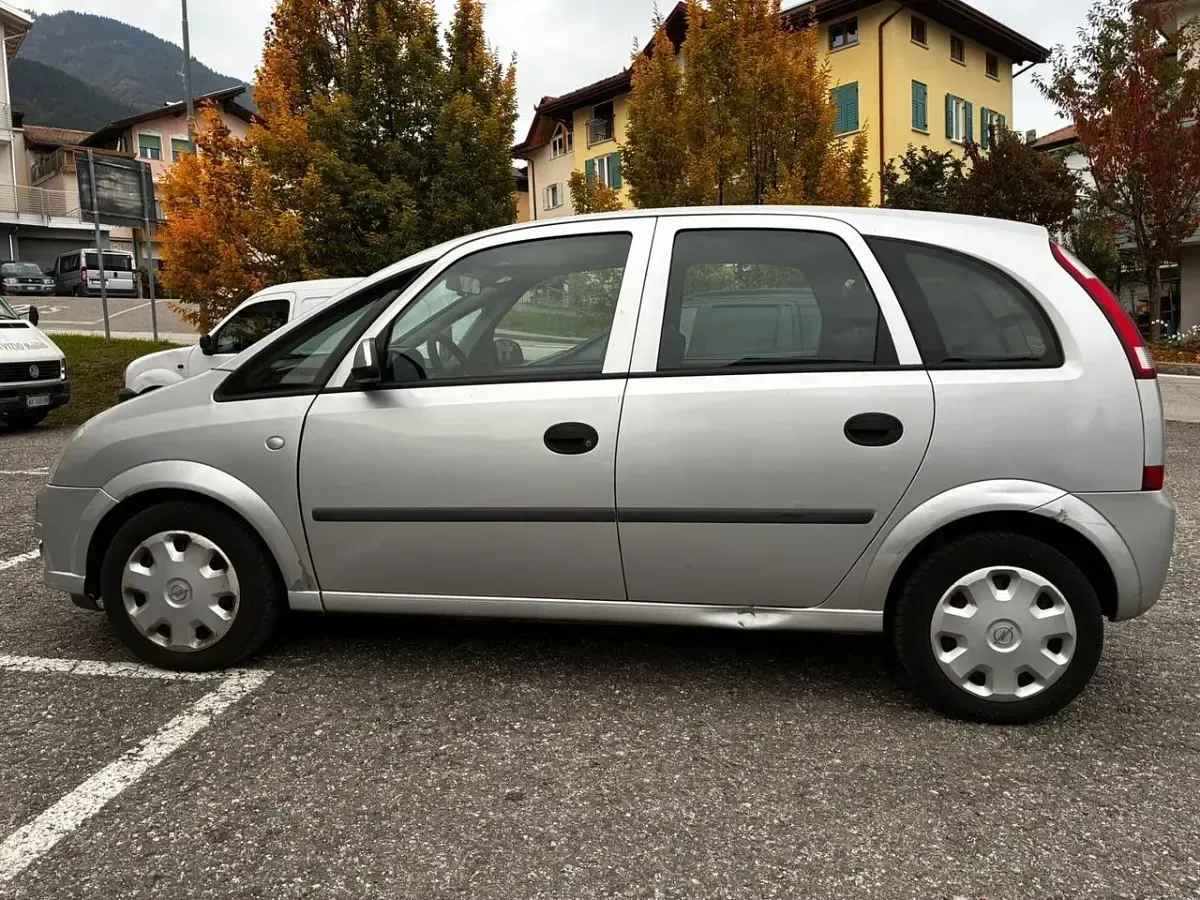 Usata Opel Meriva 101 CV (74 kW) 2004 Argento Monovolume