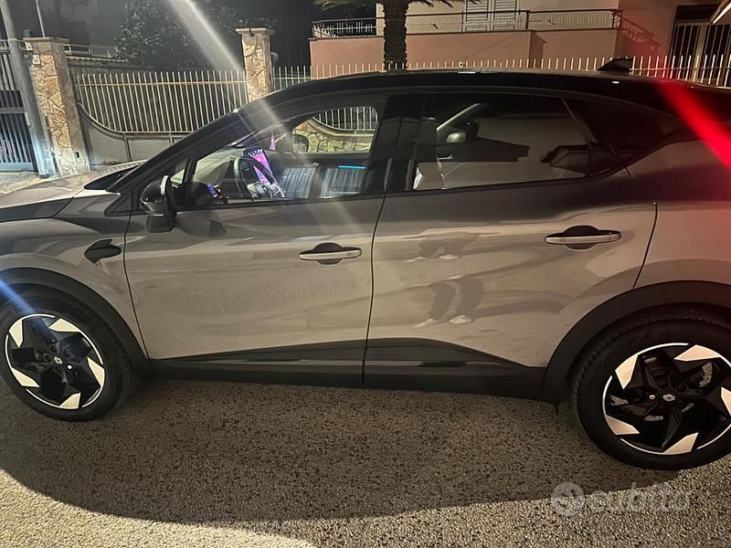 Usata Renault Captur Techno 101 CV (74 kW) 2024 Grigio SUV
