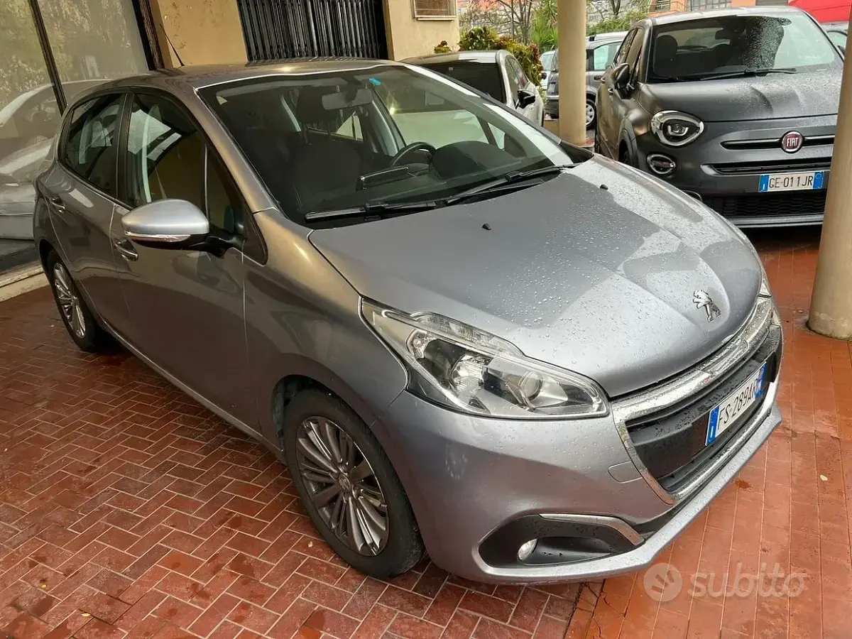 Usata Peugeot 208 Active 83 CV (61 kW) 2019 Other Utilitaria