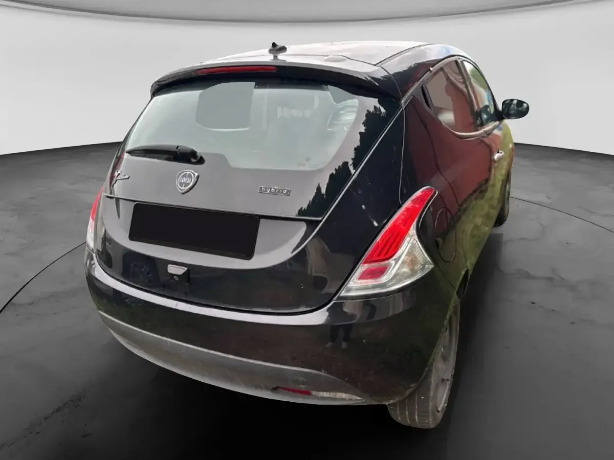 Usata Lancia Ypsilon Gold 70 CV (51 kW) 2023 Nero Utilitaria