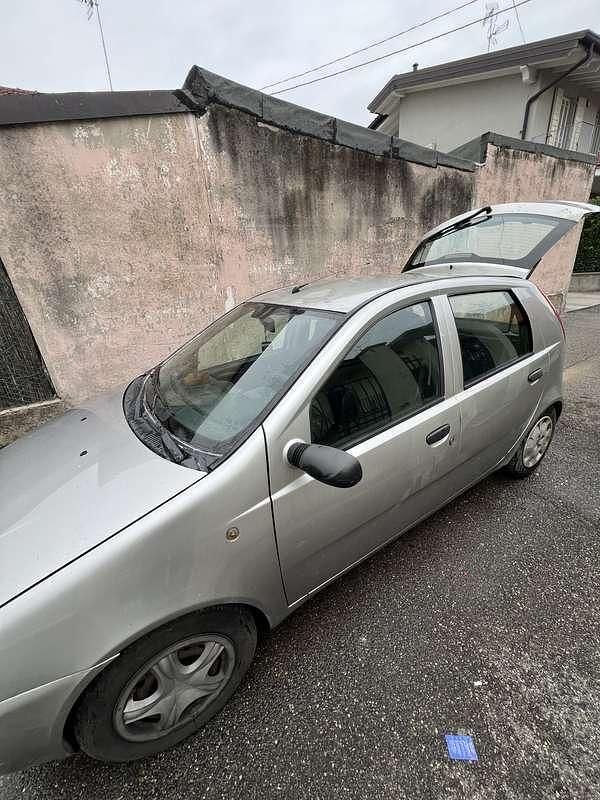 Usata Fiat Punto Feel 60 CV (44 kW) 2003 Berlina