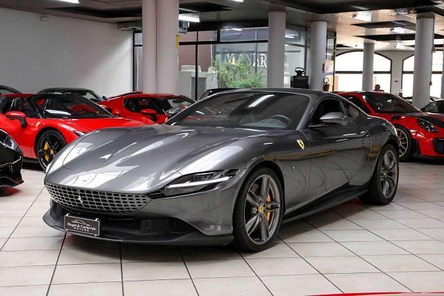 Usata Ferrari Roma 620 CV (456 kW) 2021 Grigio silverstone Coupé