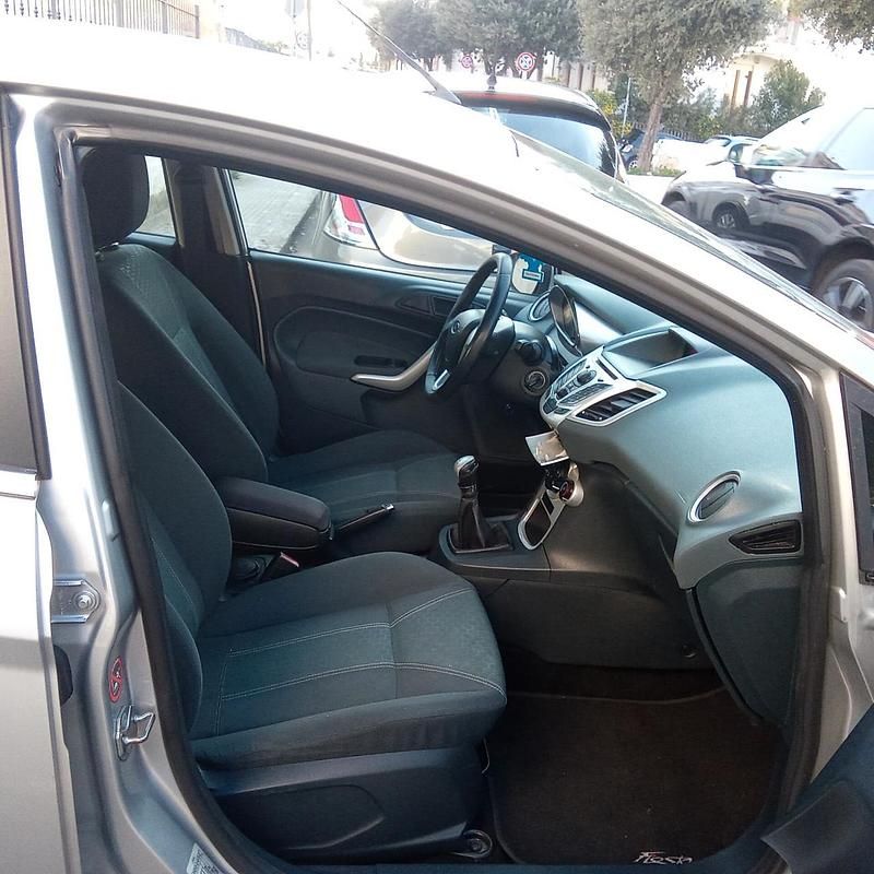 Usata Ford Fiesta Titanium 70 CV (51 kW) 2009 Grigio Utilitaria
