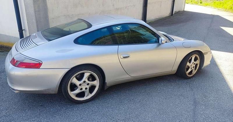 Usata Porsche 911 Carrera 4 320 CV (235 kW) 2001 Argento metallizzato Coupé