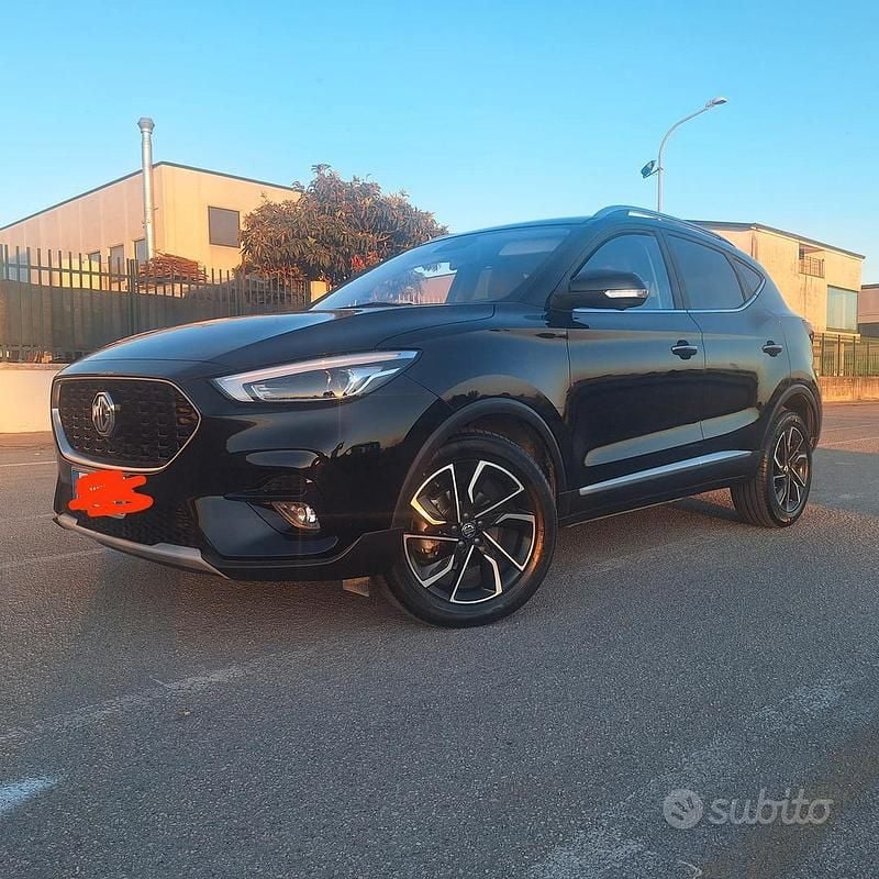 Nero Usata 2022 MG ZS Luxury Tre volumi | 13.700 € (Buon prezzo) - Immagine 1/4