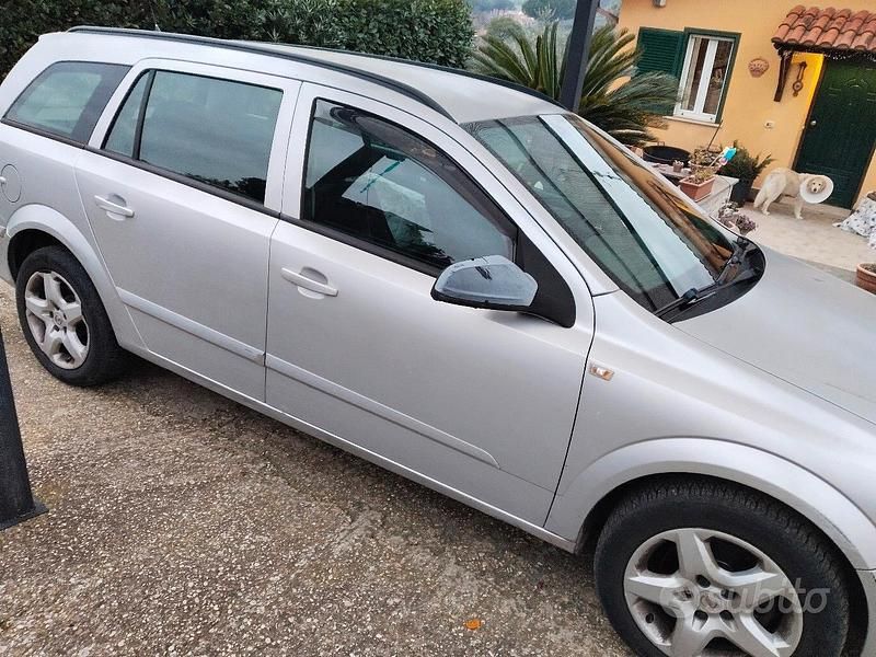 Usata Opel Astra Club 90 CV (66 kW) 2008 Grigio Station wagon