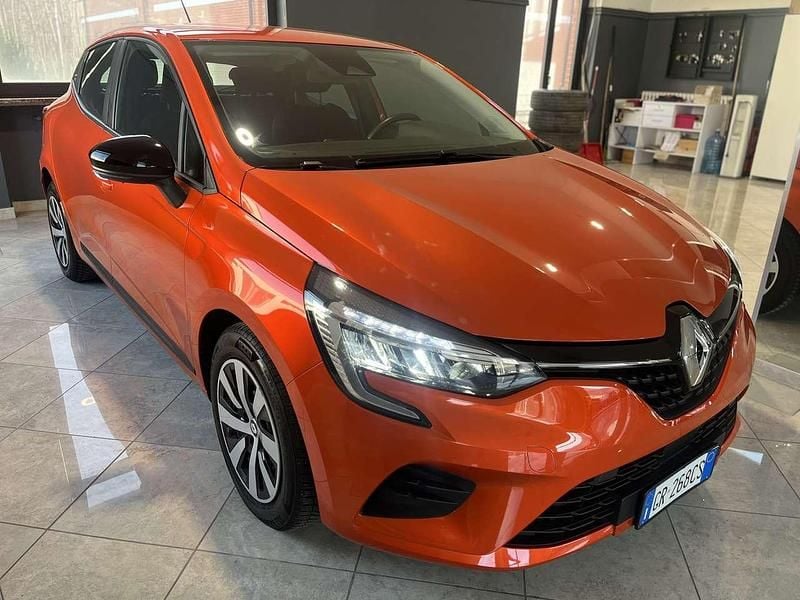 Usata Renault Clio V Equilibre 67 CV (49 kW) 2023 Arancione Berlina