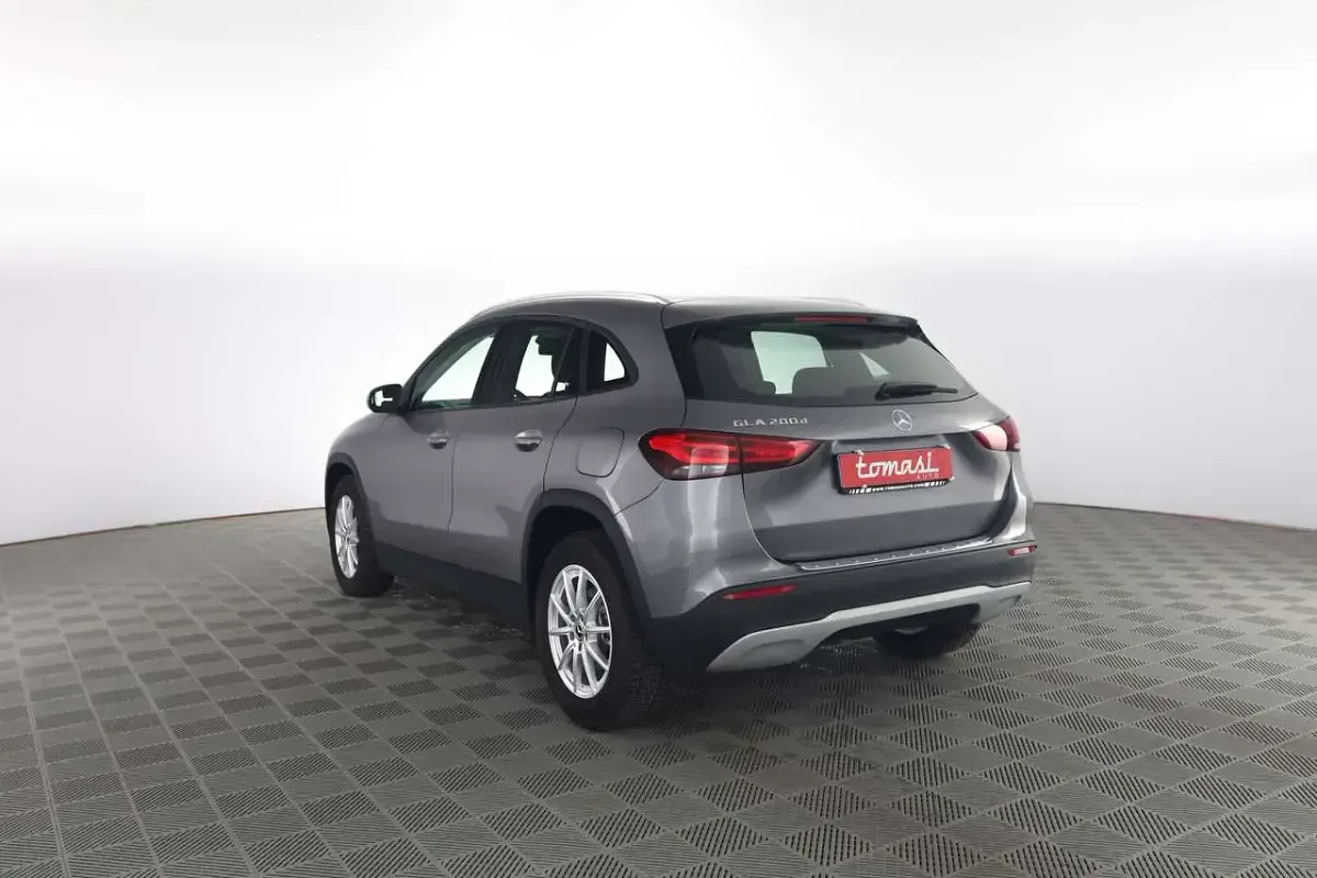 Usata Mercedes GLA200 Business 150 CV (110 kW) 2022 Grigio montagna SUV