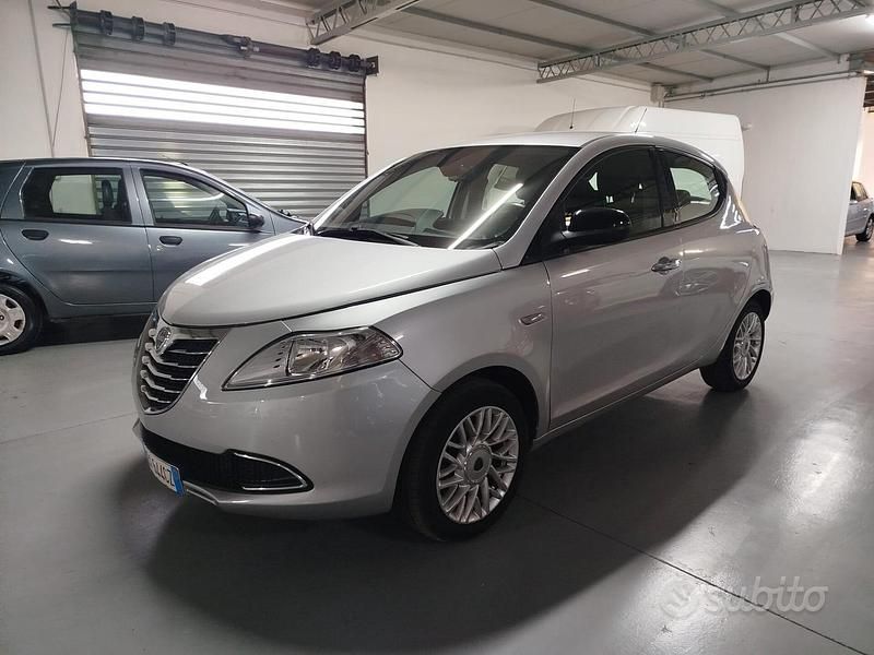 Grigio Usata 2015 Lancia Ypsilon S Due volumi | 6300 € (Buon prezzo) - Immagine 1/4