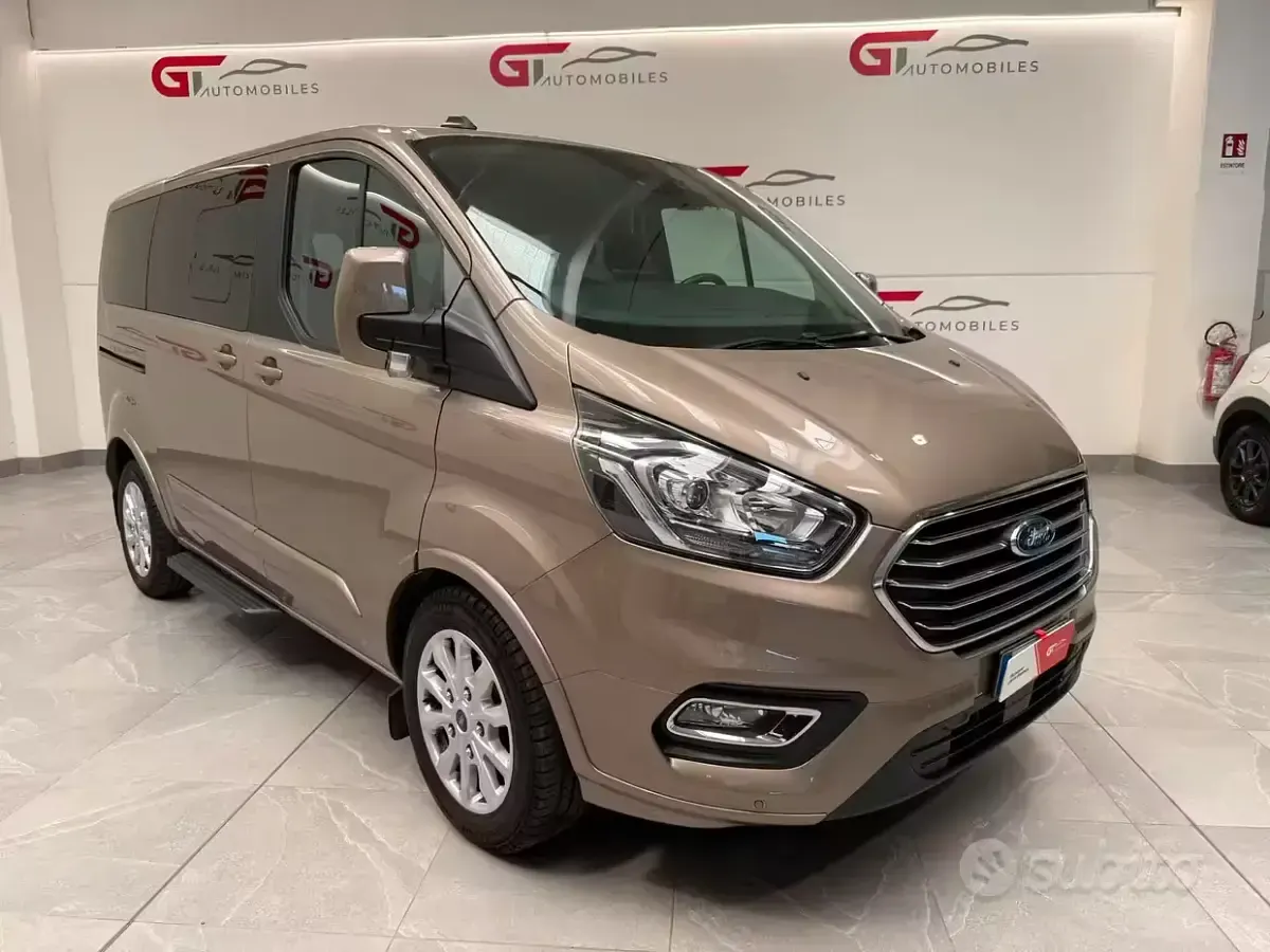 Usata Ford Tourneo Custom Titanium 185 CV (136 kW) 2022 Grigio Furgone