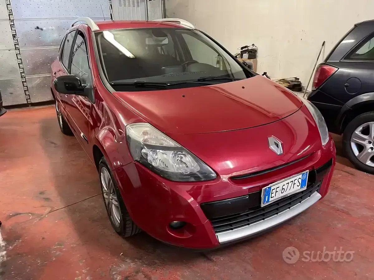 Usata Renault Clio Dynamique 75 CV (55 kW) 2010 Rosso Station wagon