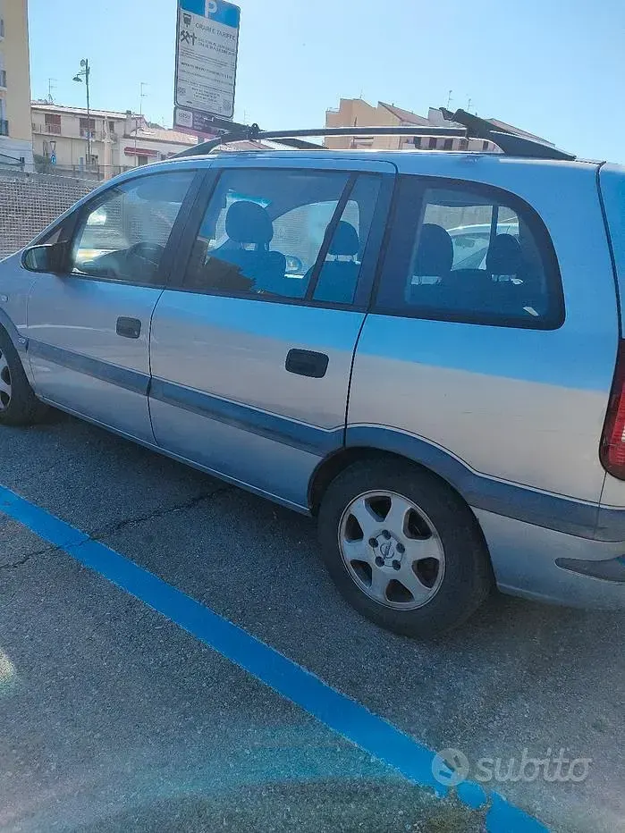 Usata Opel Zafira 125 CV (91 kW) 2002 Grigio Monovolume