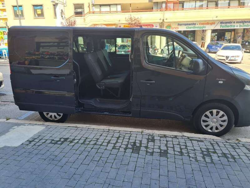 Usata Opel Vivaro 95 CV (69 kW) 2016 Nero Monovolume
