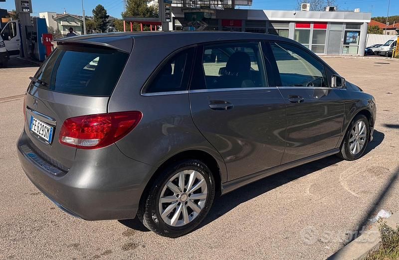 Usata Mercedes B180 Business 109 CV (80 kW) 2016 Grigio Utilitaria