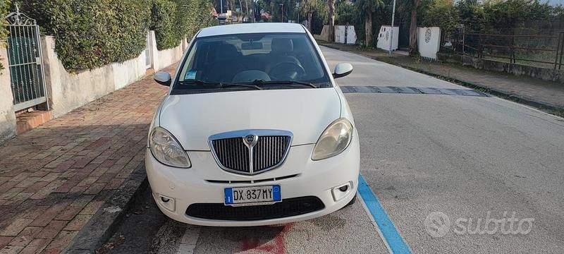 Usata Lancia Ypsilon 75 CV (55 kW) 2009 Bianco Utilitaria