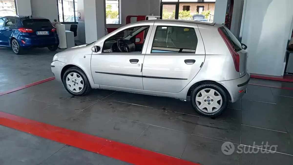 Usata Fiat Punto 69 CV (50 kW) 2005 Utilitaria
