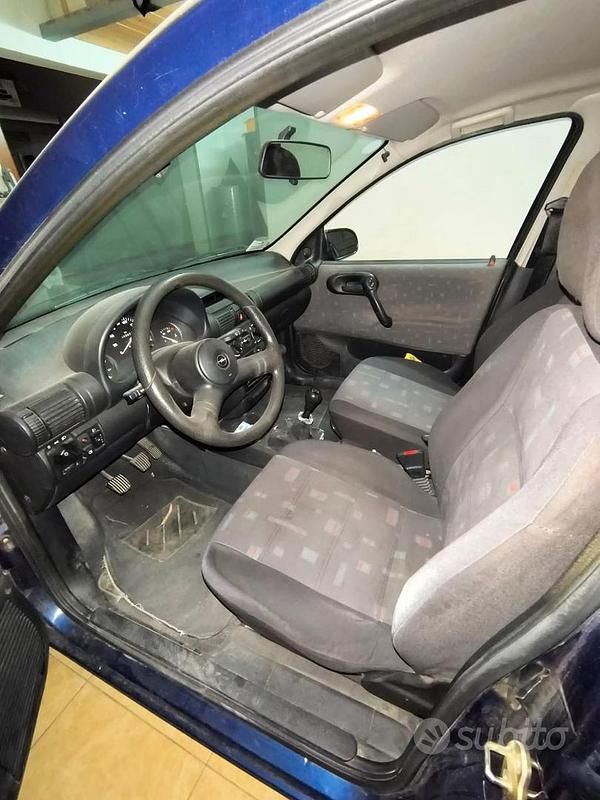 Usata Opel Corsa 54 CV (39 kW) 1998 Blu Utilitaria