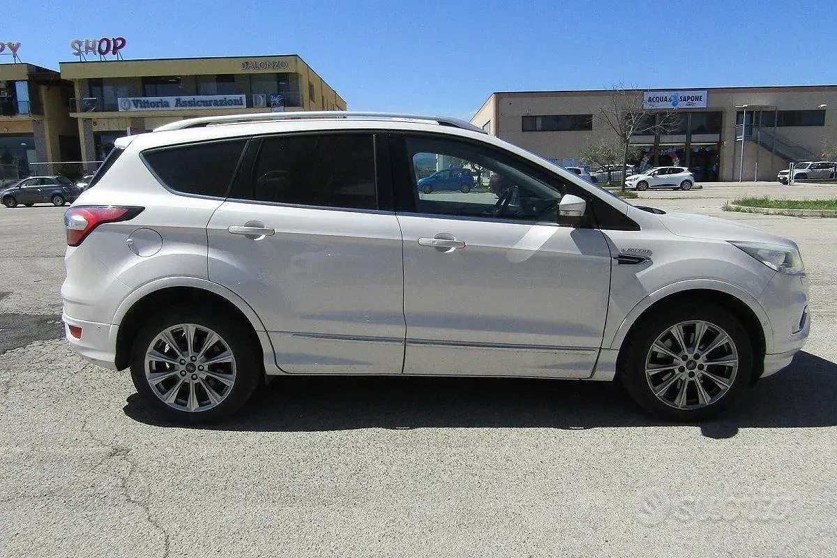 Usado Ford Kuga S 150 CV (110 kW) 2017 Blanco SUV