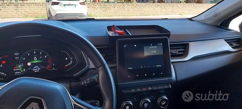 Grigio Usata 2021 Renault Captur Intens SUV | 18.000 € (Cara) - Immagine 1/4