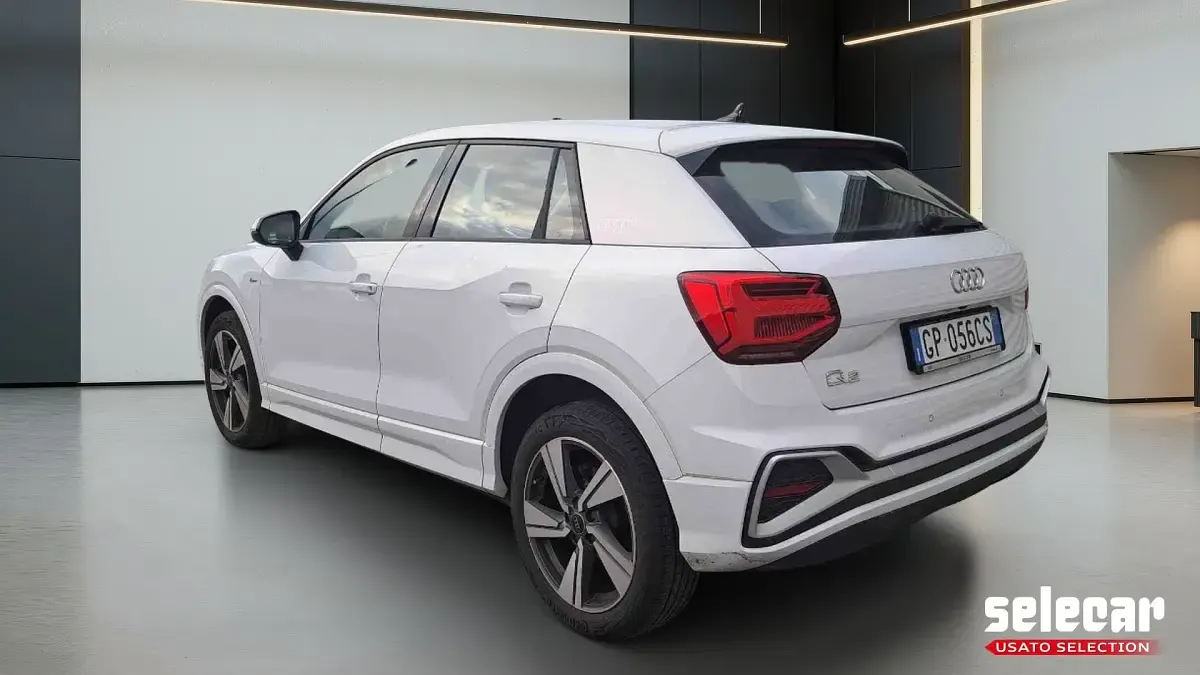 Usata Audi Q2 S-Line 116 CV (85 kW) 2023 B4 bianco candy SUV
