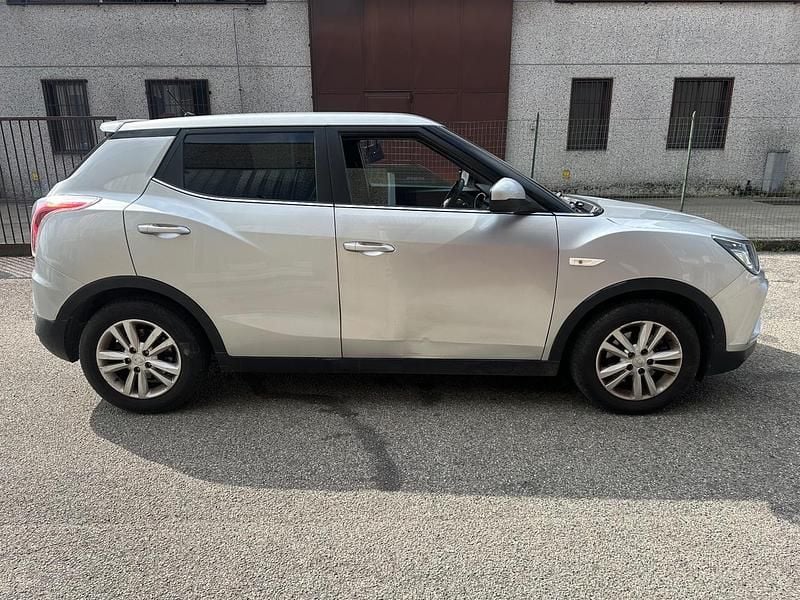 Usata Ssangyong (KGM) Tivoli 127 CV (93 kW) 2018 Argento SUV