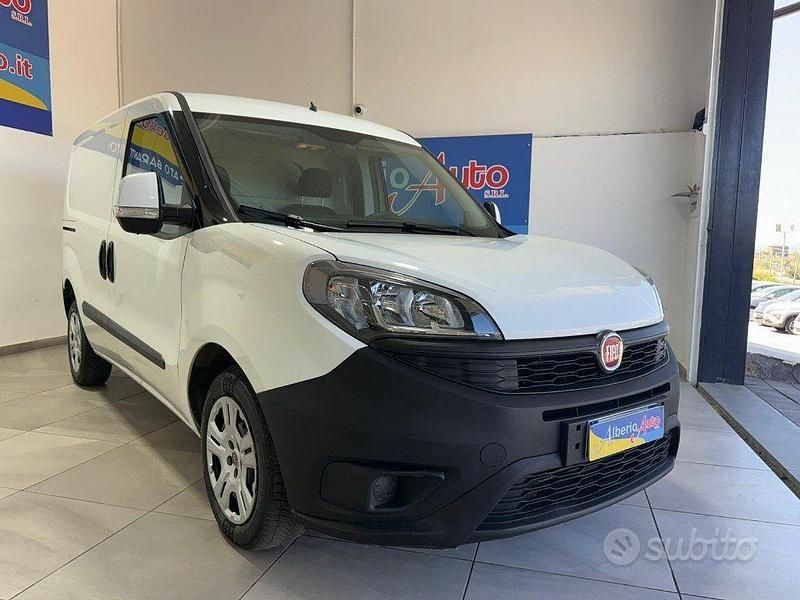 Usata Fiat Doblò 105 CV (77 kW) 2019 Bianco Monovolume
