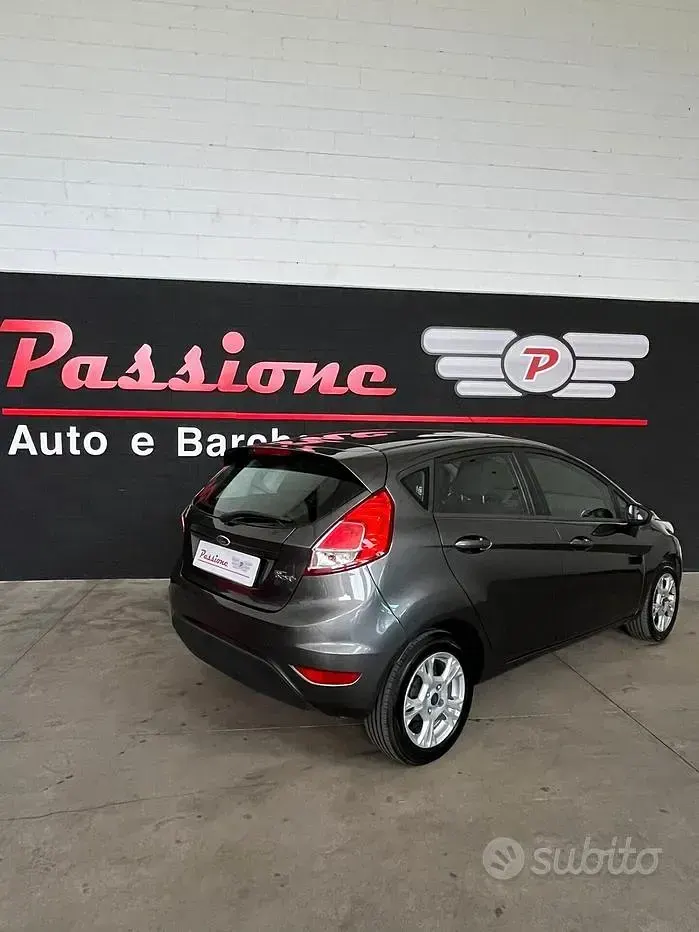 Usata Ford Fiesta 95 CV (69 kW) 2016 Grigio Utilitaria