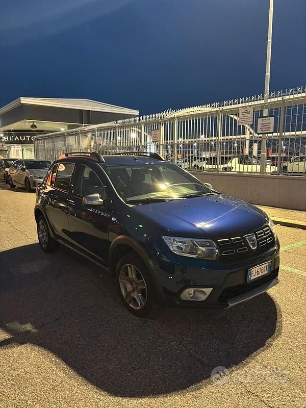 Usata Dacia Sandero Stepway 90 CV (66 kW) 2017 Blu Utilitaria