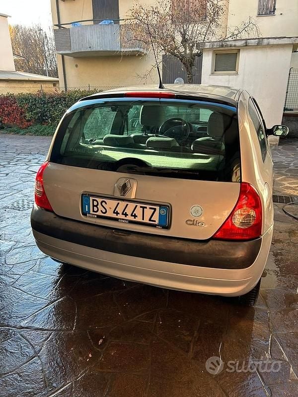 Usata Renault Clio II 2001 Grigio Berlina