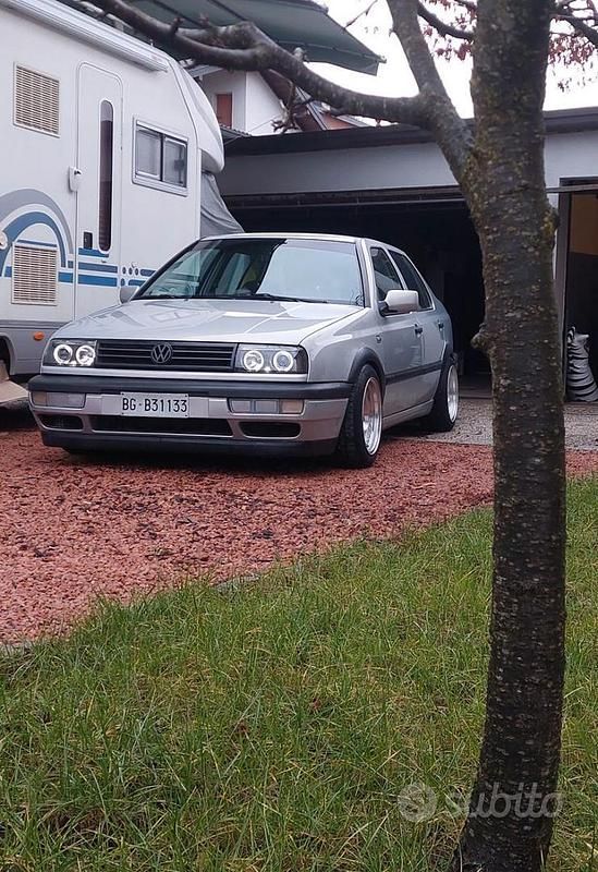 Usata VW Vento 75 CV (55 kW) 1992 Grigio Berlina