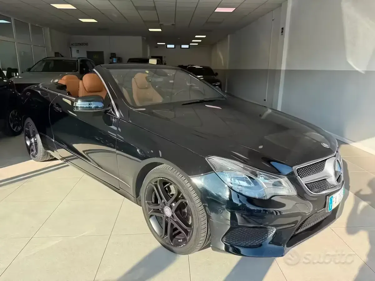Usata Mercedes E220 170 CV (125 kW) 2015 Nero Cabrio