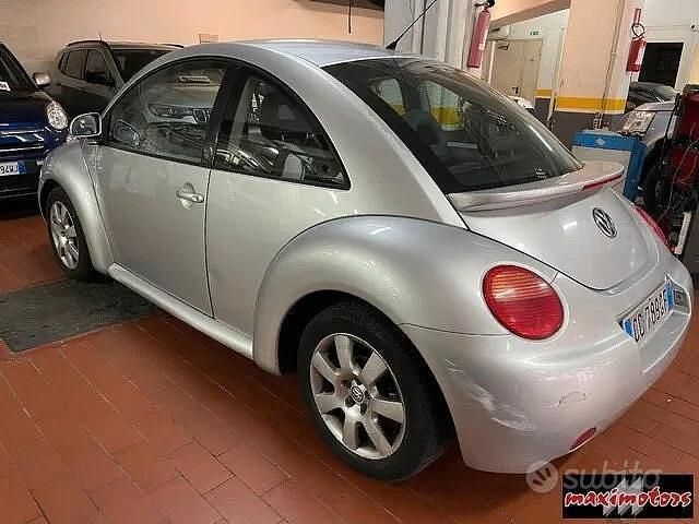Usata VW New Beetle 102 CV (75 kW) 2002 Grigio Utilitaria