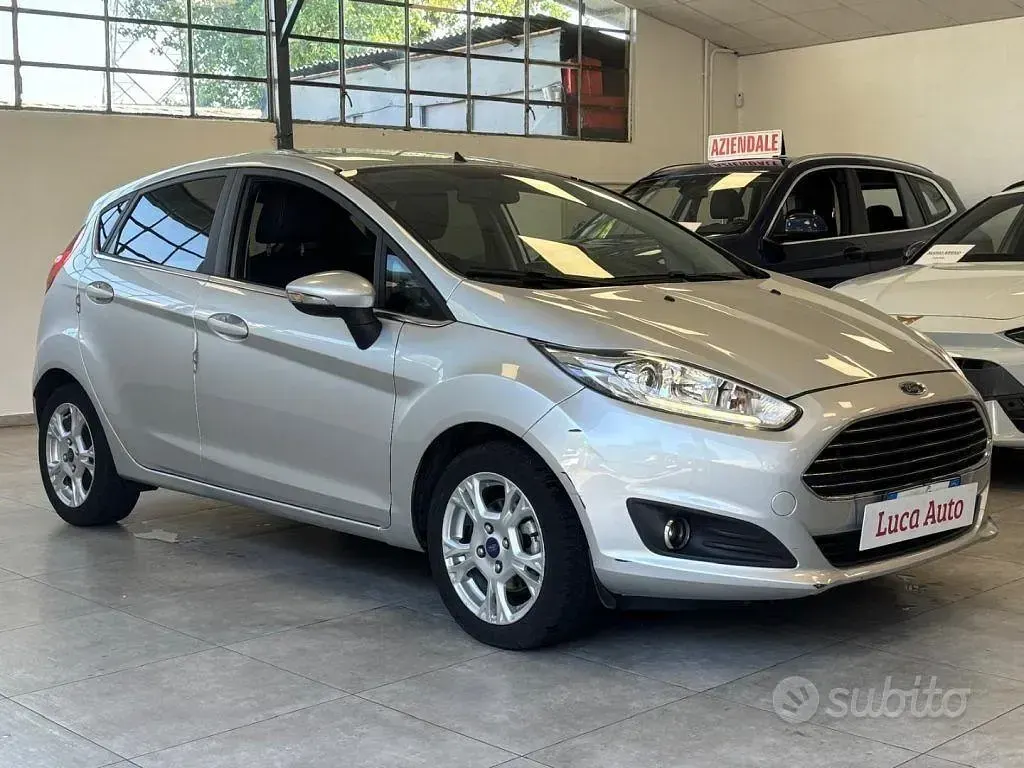 Usata Ford Fiesta Titanium 60 CV (44 kW) 2016 Grigio Utilitaria