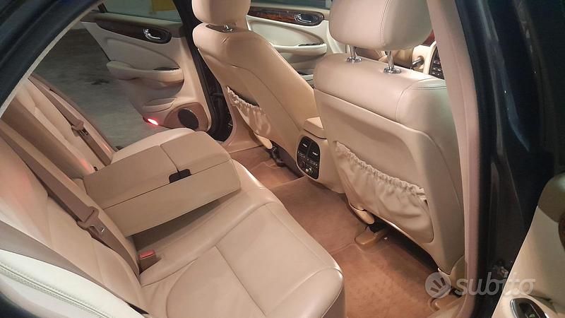 Usata Jaguar XJ 258 CV (189 kW) 2004 Grigio Berlina