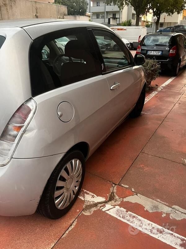 Usata Lancia Ypsilon 69 CV (50 kW) 2010 Grigio Utilitaria