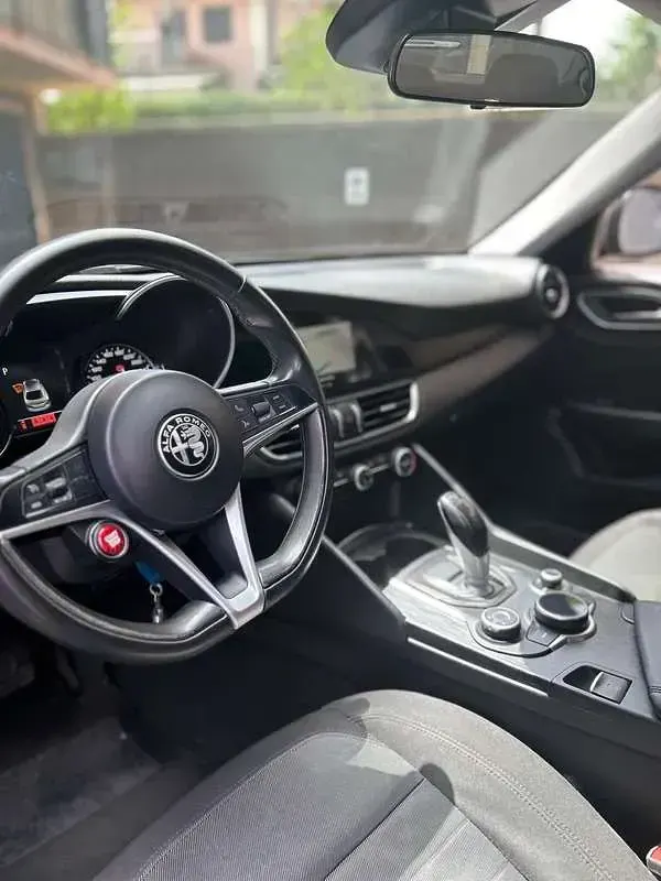 Usata Alfa Romeo Giulia Business 150 CV (110 kW) 2016 Marrone Berlina