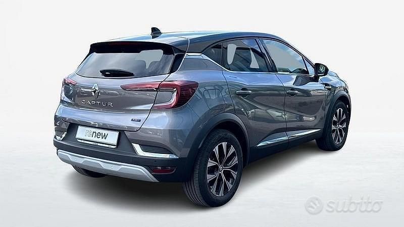 Usata Renault Captur Techno 143 CV (105 kW) 2023 Grigio SUV